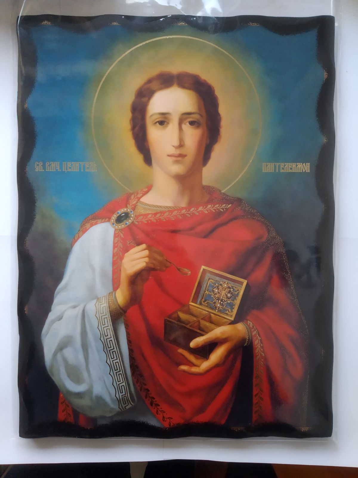 Икона "Свети вмчнк Пантелеймон Церител", дърво, майсторска изработка, размер 30/40 см.
